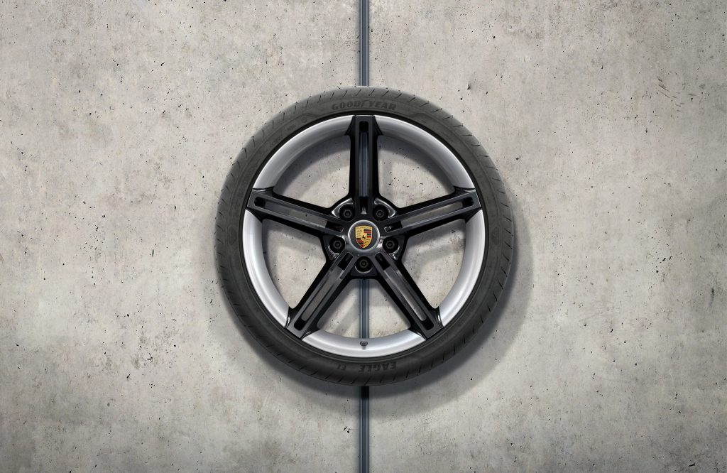 21-inch Mission E design summer wheel-and-tyre set